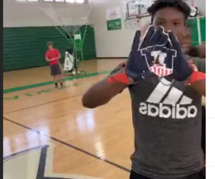 2021 three-star 2021 prospect Demond “DD” Snyder announces his verbal commitment to Illinois via Instagram Live on July 6.