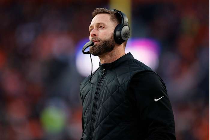 After officially being eliminated from postseason contention, Arizona Cardinals head coach Kliff Kingsbury will feel the pressure to close the season out strong.