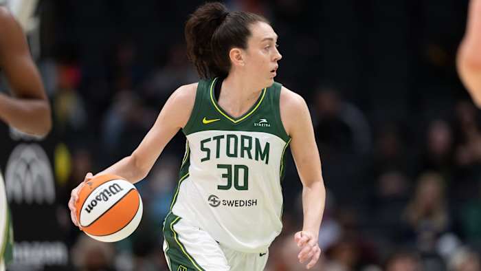 Seattle Storm, Breanna Stewart, dribbles