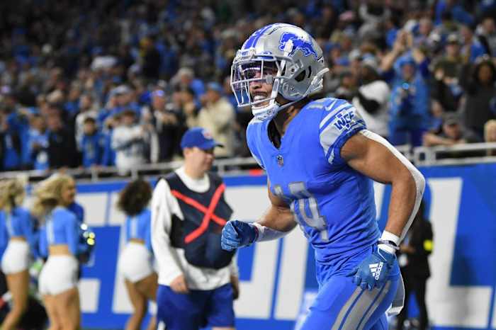 Detroit Lions WR Amon-Ra St. Brown runs back to the huddle.