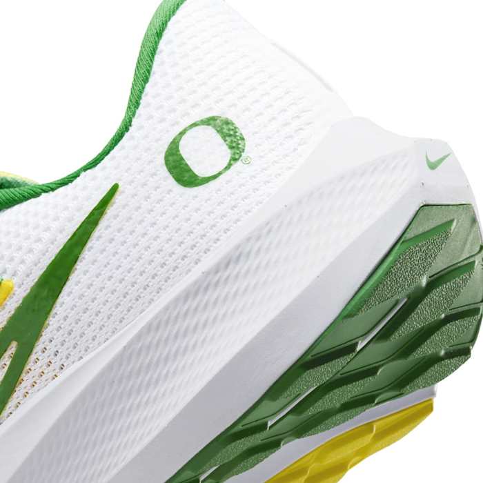 Oregon Ducks NCAA Zoom Pegasus 40 - $139.99