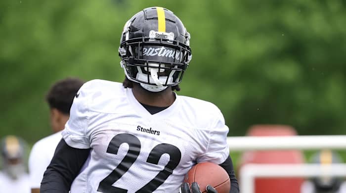 May 26, 2022; Pittsburgh, PA, USA; Pittsburgh Steelers running back Najee Harris (22) participates in organized team activities at UPMC Rooney Sports Complex.