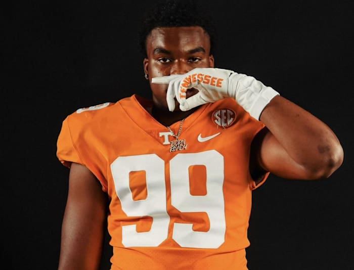 2025 4-star EDGE Mariyon Dye during an unofficial visit to Tennessee. (Photo courtesy of Mariyon Dye)