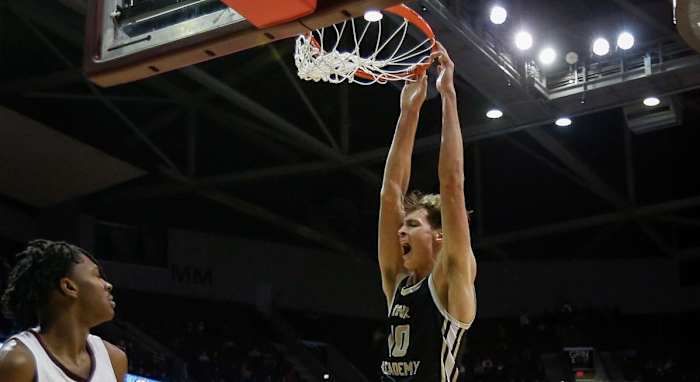 3-star Tennessee F Cade Phillips dunking for Link Academy on January 13th, 2023, in Springfield, Missouri. (Photo by Greta Cross of the Springfield News-Leader)