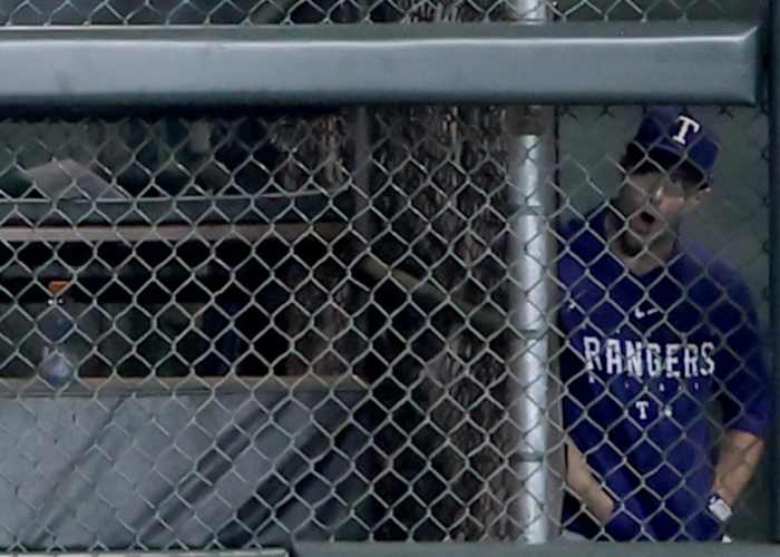 Camera Caught Teammate’s Perfect Reaction in Bullpen to Evan Carter’s Game-Saving Catch in Rangers’ Win Over Astros