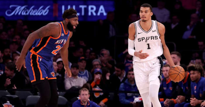 Robinson (L) guards Victor Wembanyama during Sunday's win