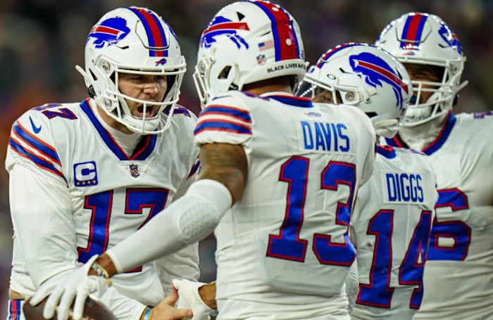 The Bills' offense rocks the charging buffalo in 2022 