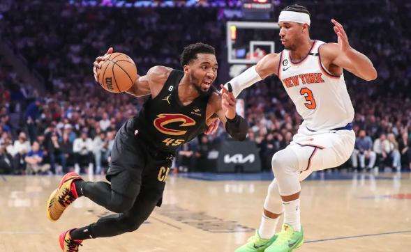 Donovan Mitchell guarded by Josh Hart during a game last season