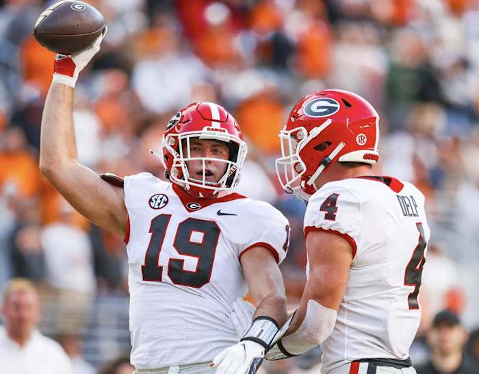 Georgia tight end Brock Bowers (19) during Georgia’s game against Tennessee at Neyland Stadium in Knoxville, Tenn., on Saturday, Nov. 18, 2023. (Tony Walsh/UGAAA)