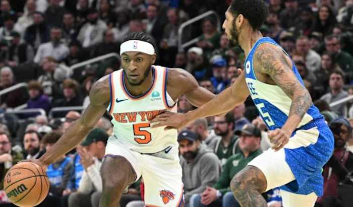 Quickly (5) handles the ball in Tuesday's loss to Milwaukee