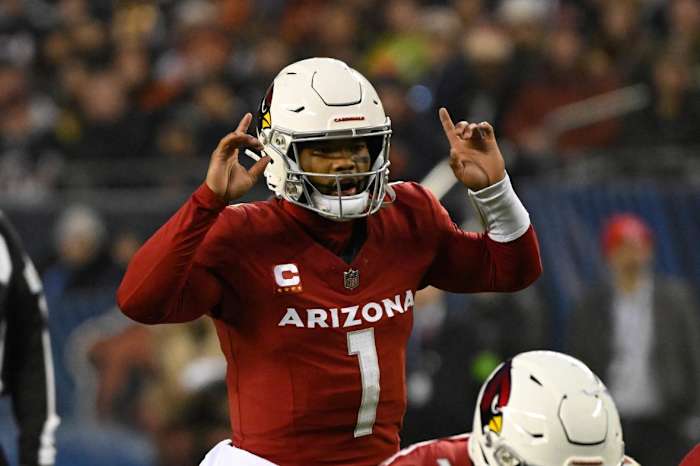 Arizona Cardinals quarterback Kyler Murray (1) signals to his team against the Chicago Bears during the first half at Soldier Field.