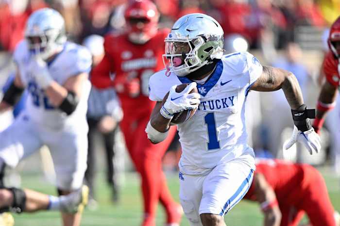 Kentucky Wildcats running back Ray Davis (1) runs the ball against the Louisville Cardinals during the second half at L&N Federal Credit Union Stadium. Kentucky defeated Louisville 38-31. 