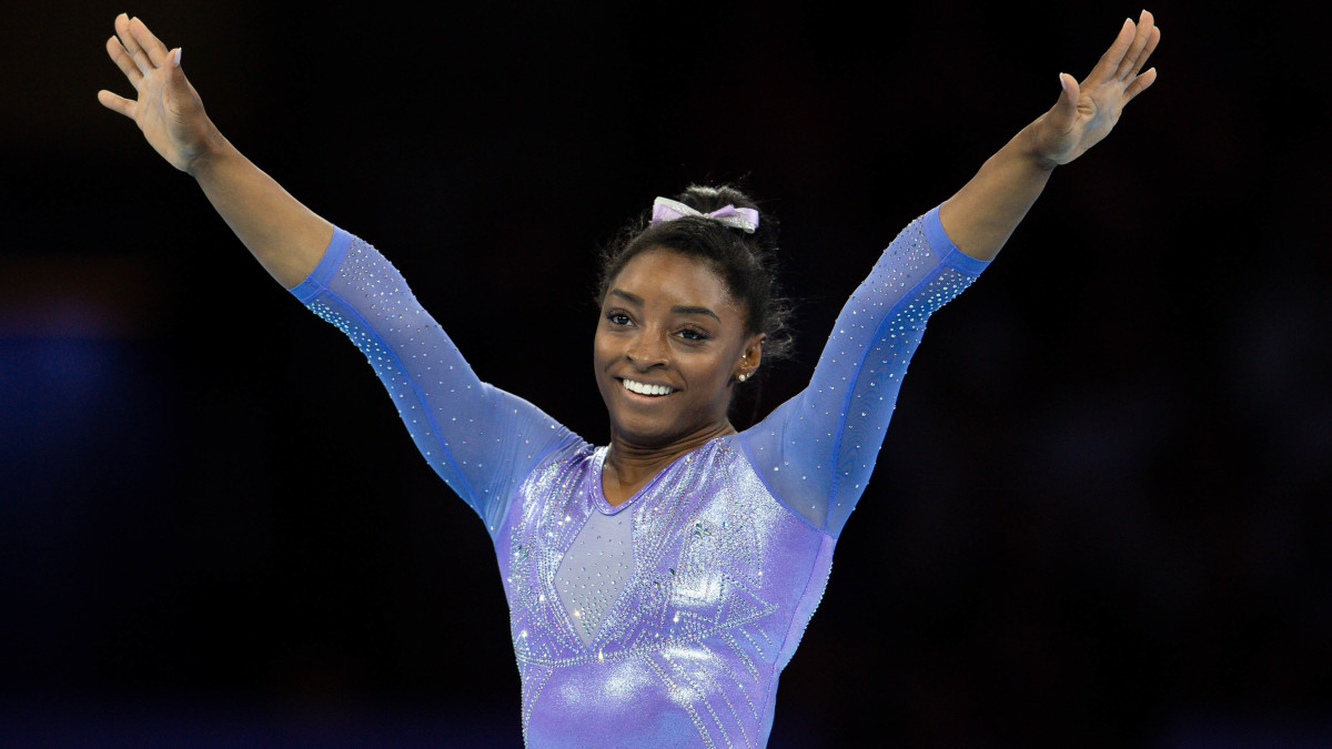 Simone Biles throws first pitch at Astros' World Series game