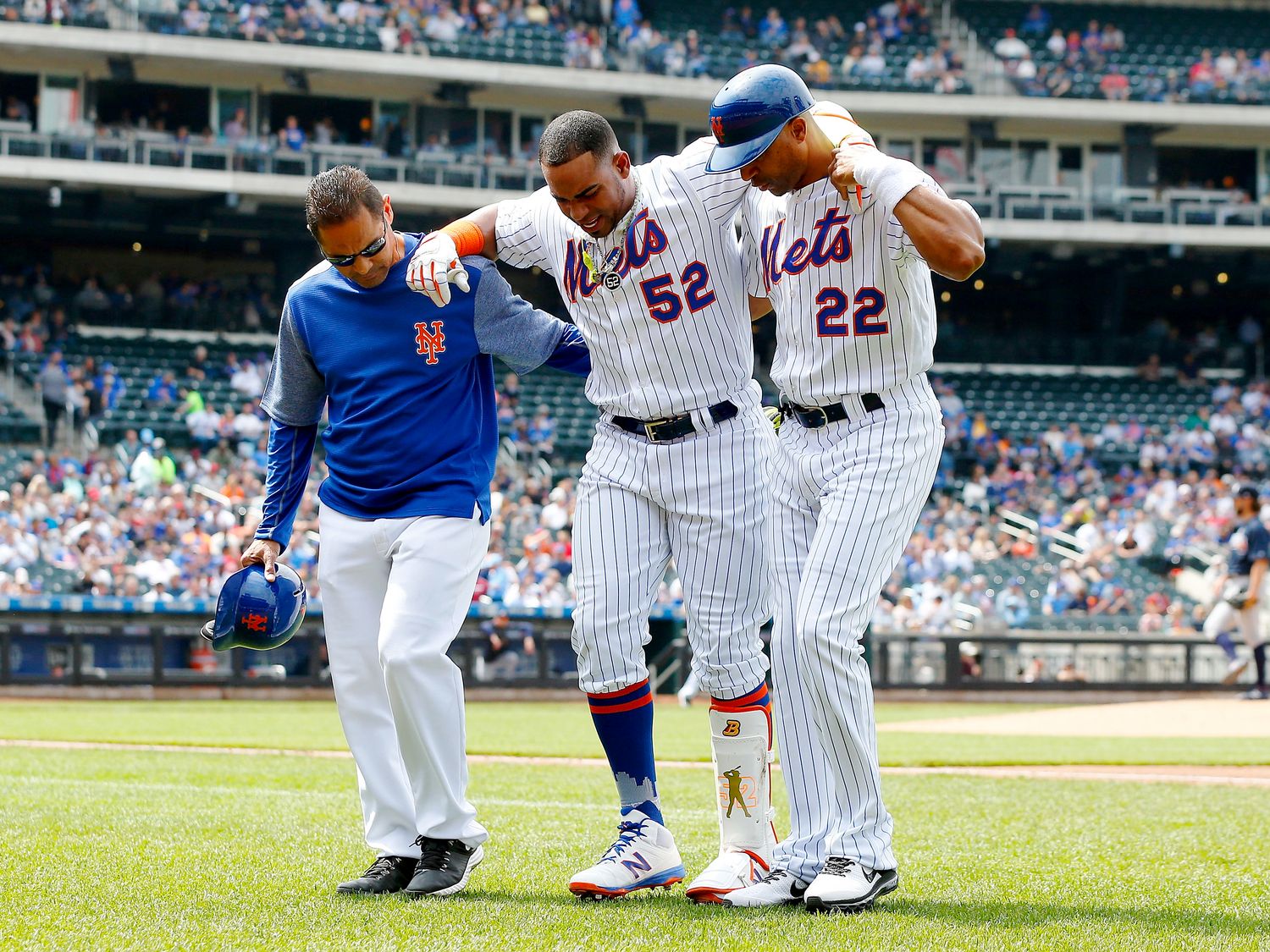 cespedes-limping-off-field-2017.jpg