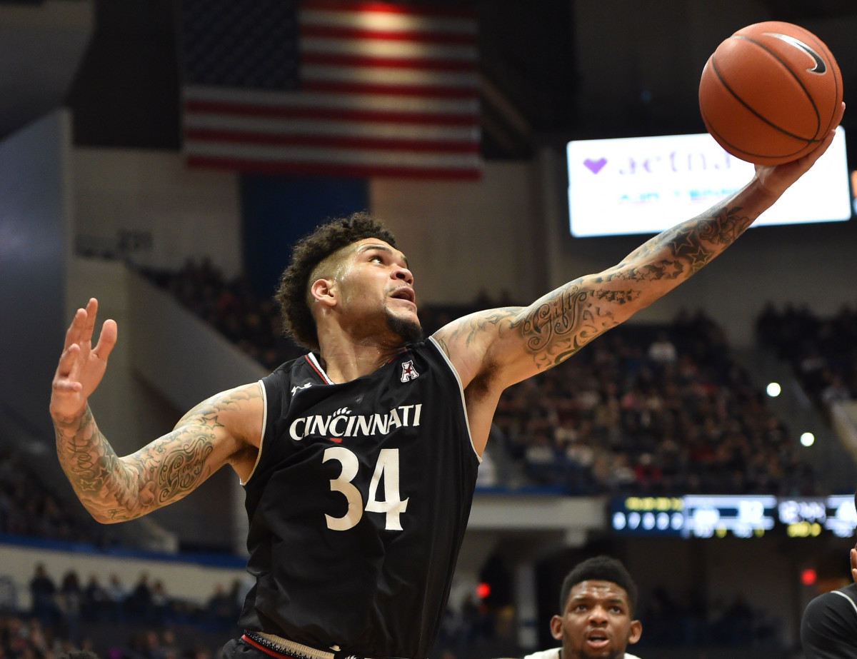 jarron_cumberland_cincinatti_ncaa_tournament_.jpg
