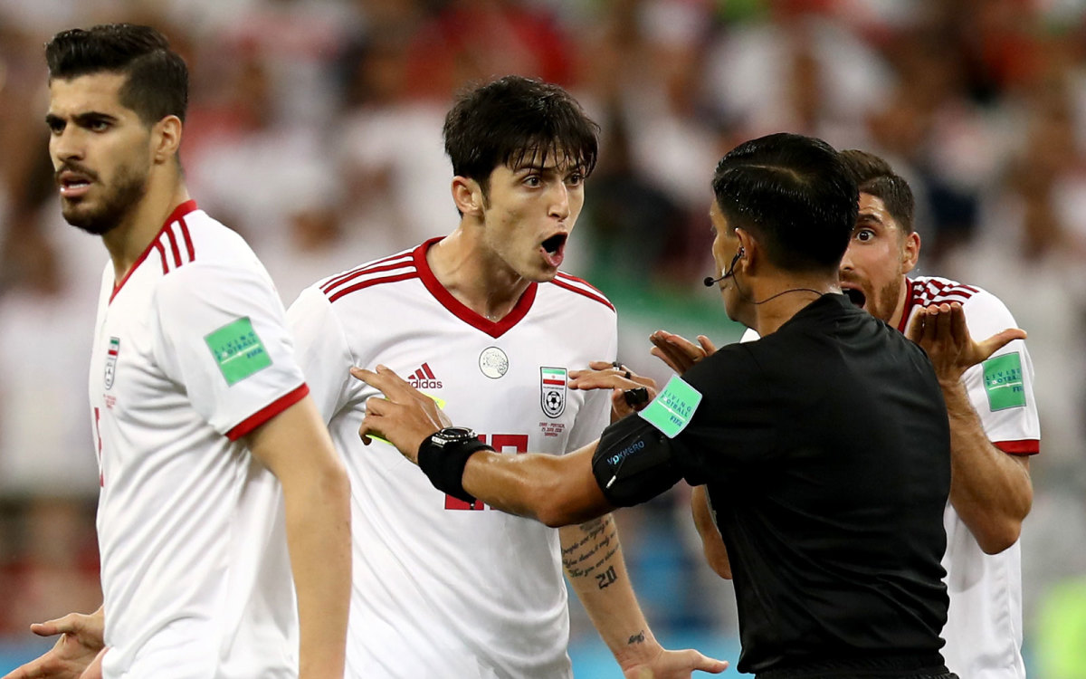 iran-portugal-referee-var.jpg