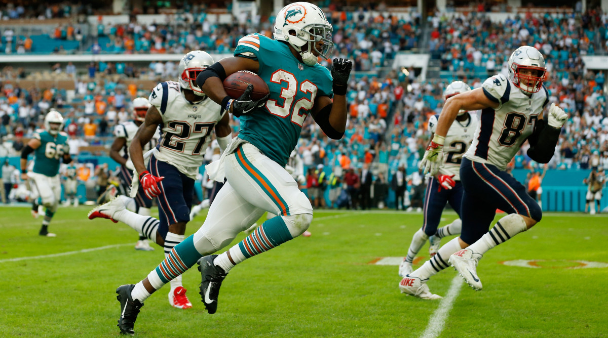kenyan-drake-dolphins-lateral-touchdown.jpg