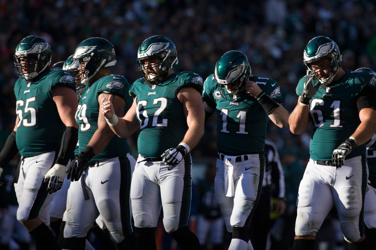 eagles-oline-plus-wentz.jpg