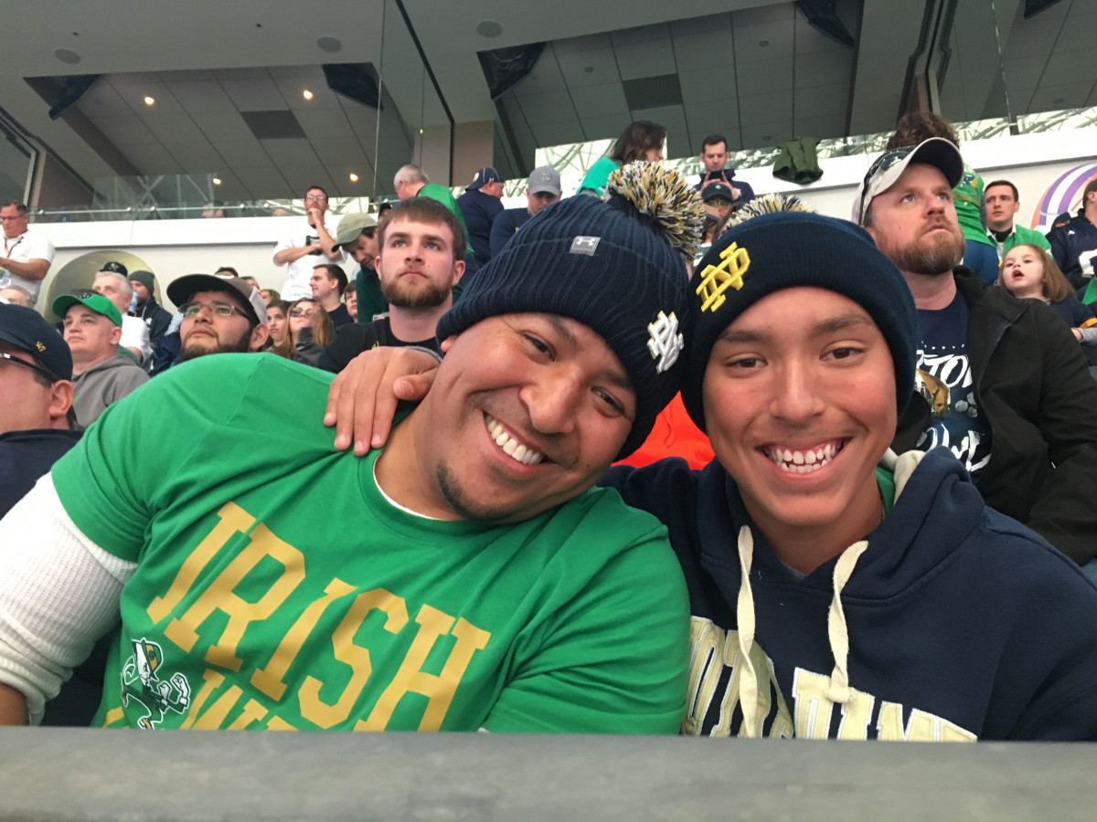 eagle-cotton-bowl-fans.jpg