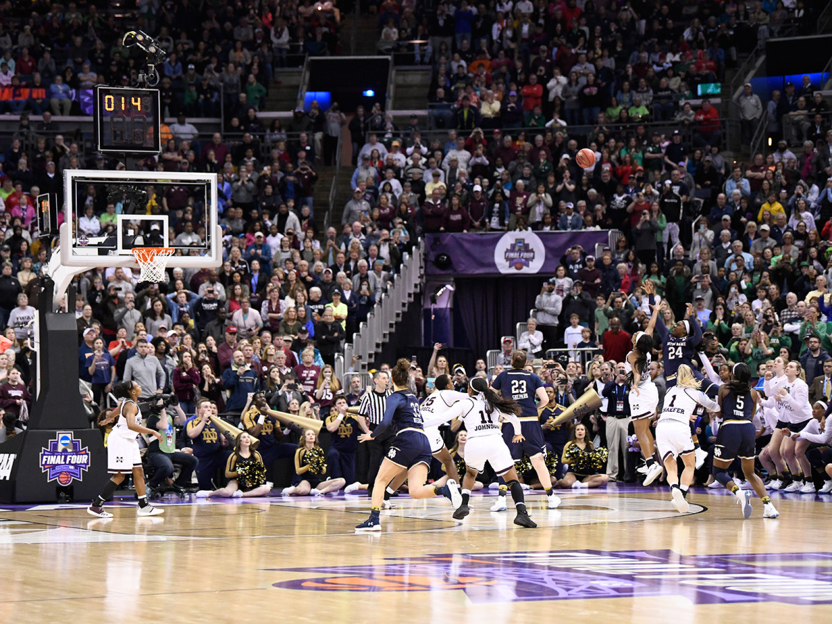 arike-ogunbowale-shot-wide-angle.jpg