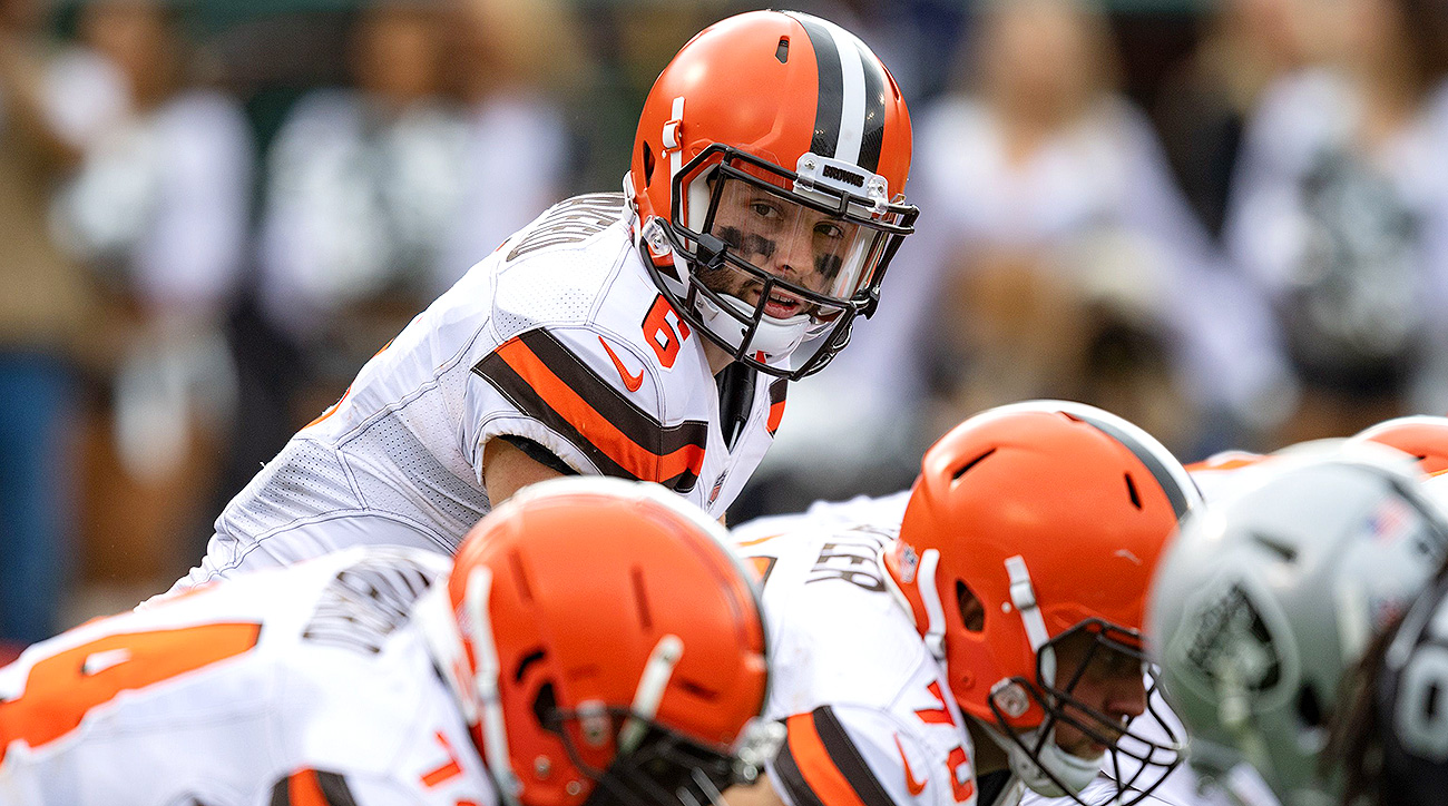 baker-mayfield-browns-andrew-hawkins-joe-thomas.jpg