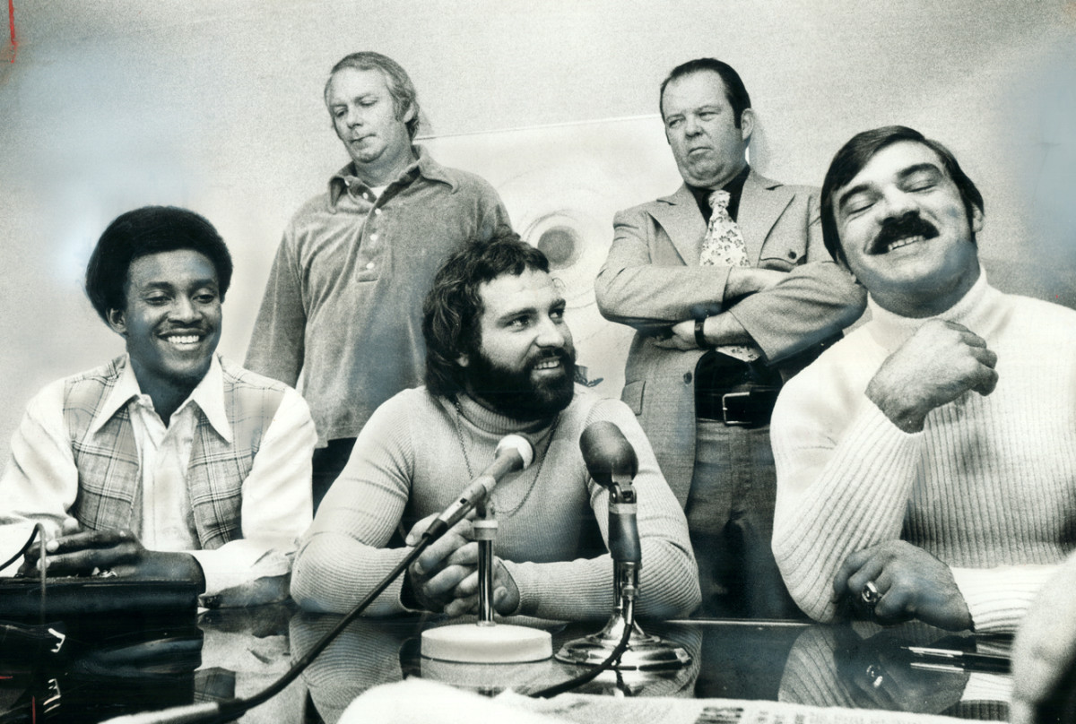 Dolphins stars Warfield, Kiick and Csonka shocked the NFL in 1974 by signing with the upstart World Football League.