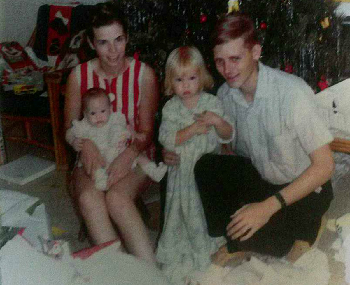 Judy, Rebecca, Sharon and Steve in the last Christmas they all spent together (in 1968). 