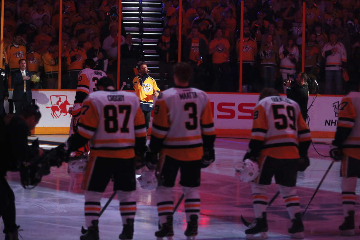02_NHL_Stanley_Cup_Dierks_Bentley.JPG