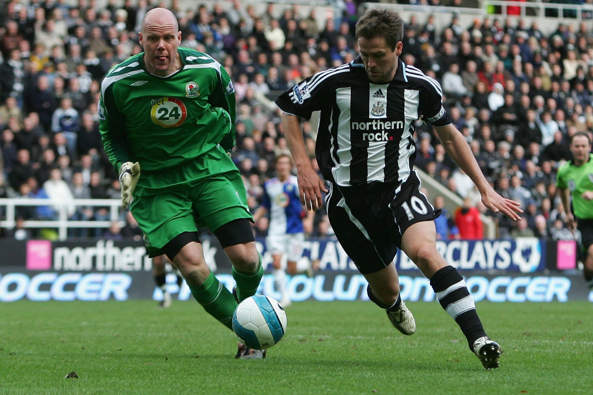 Brad-Friedel-Michael-Owen-Blackburn.jpg