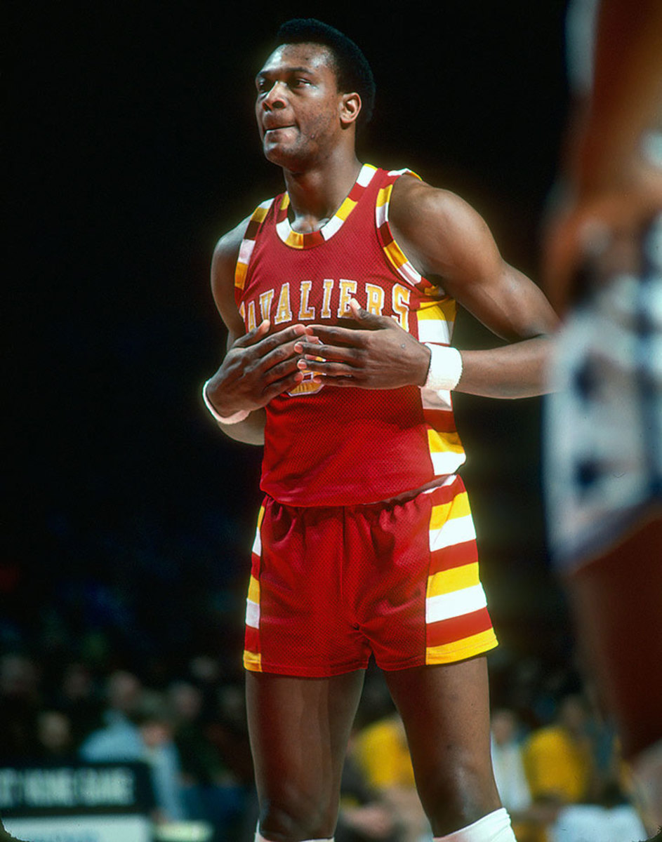 Elmore-Smith-free-throw-line.jpg