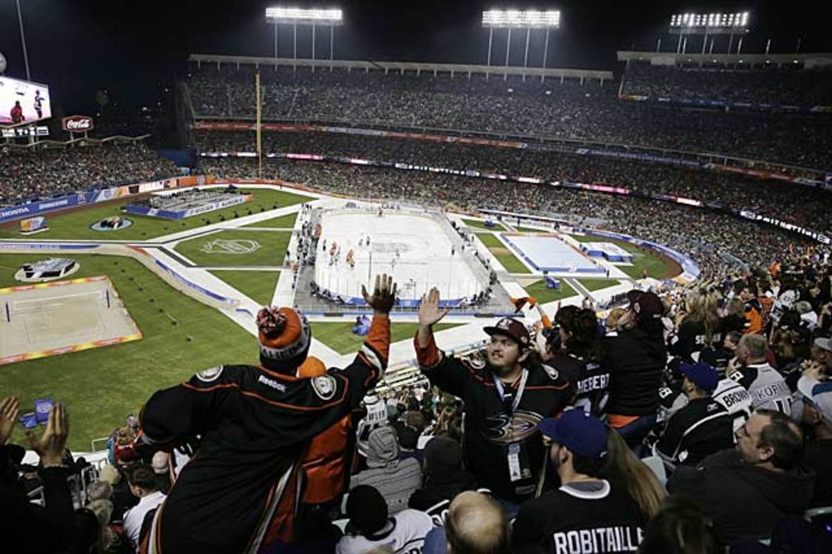 140126123627-dodger-stadium-fans-single-image-cut.jpg