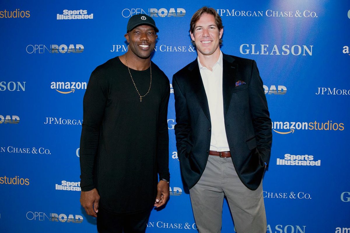 Terrell-Owens-Scott-Fujita-SI450_TK1_00516.jpg