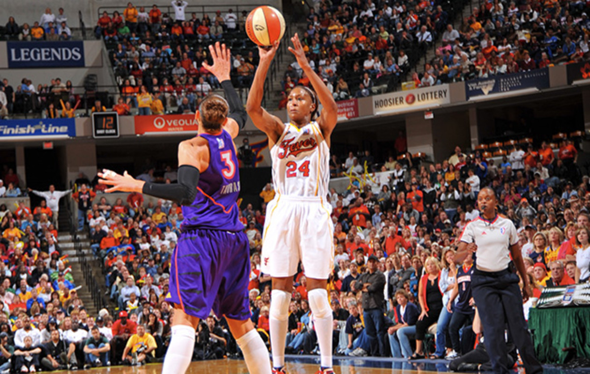 tamika-catchings-diana-taurasi.jpg
