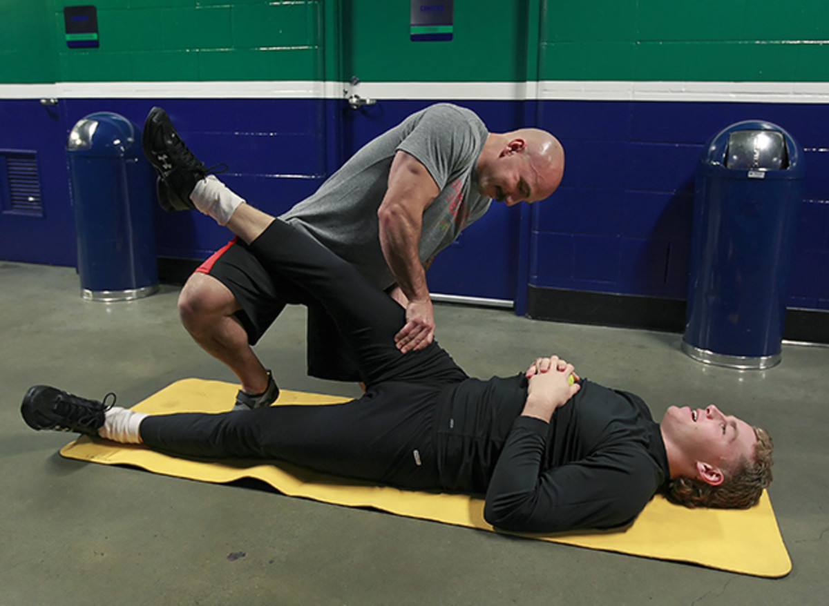 goodman-blackhawks-stretching.jpg