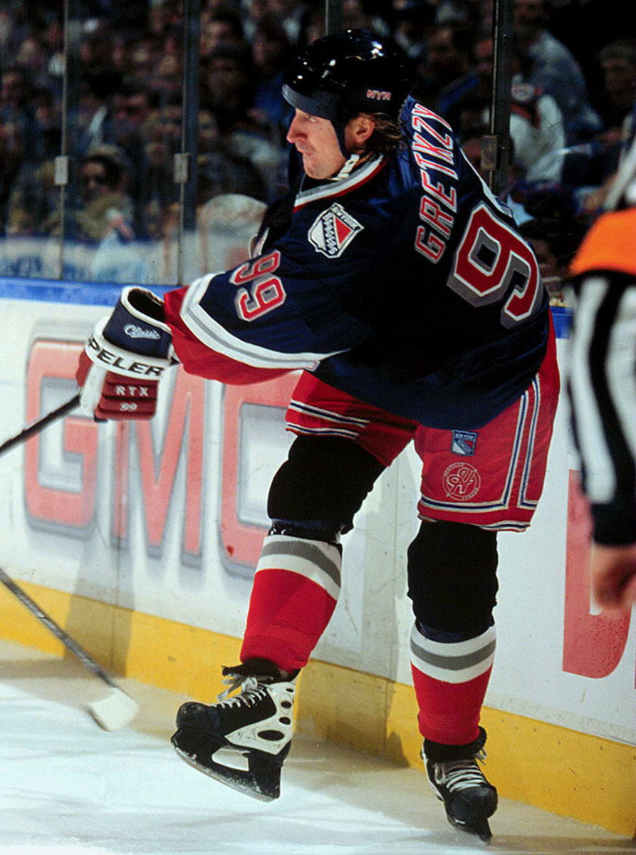 1997-1030-Wayne-Gretzky-misspelled-GRETKZY.jpg