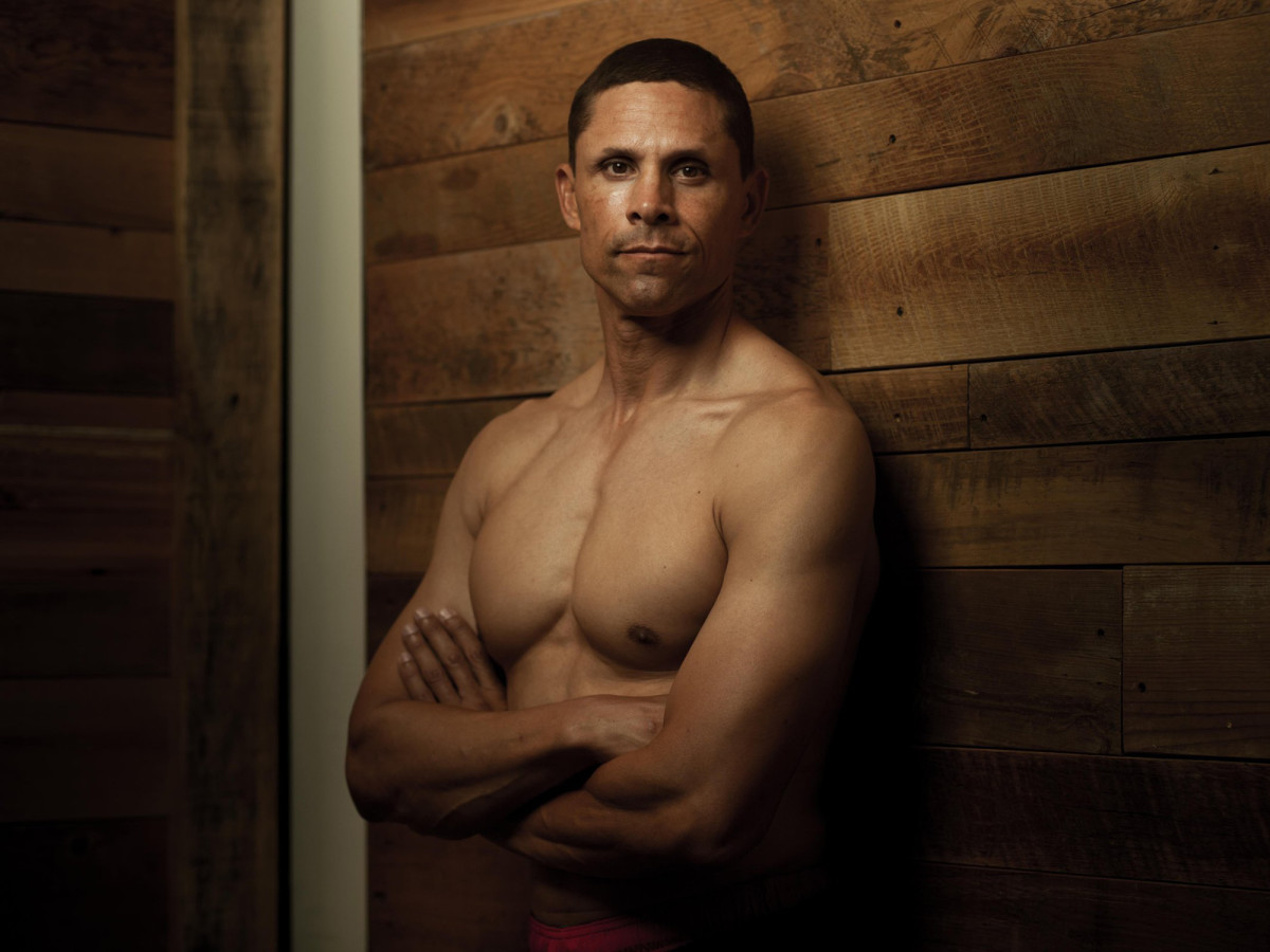 dan-obrien-shirtless-inline.jpg