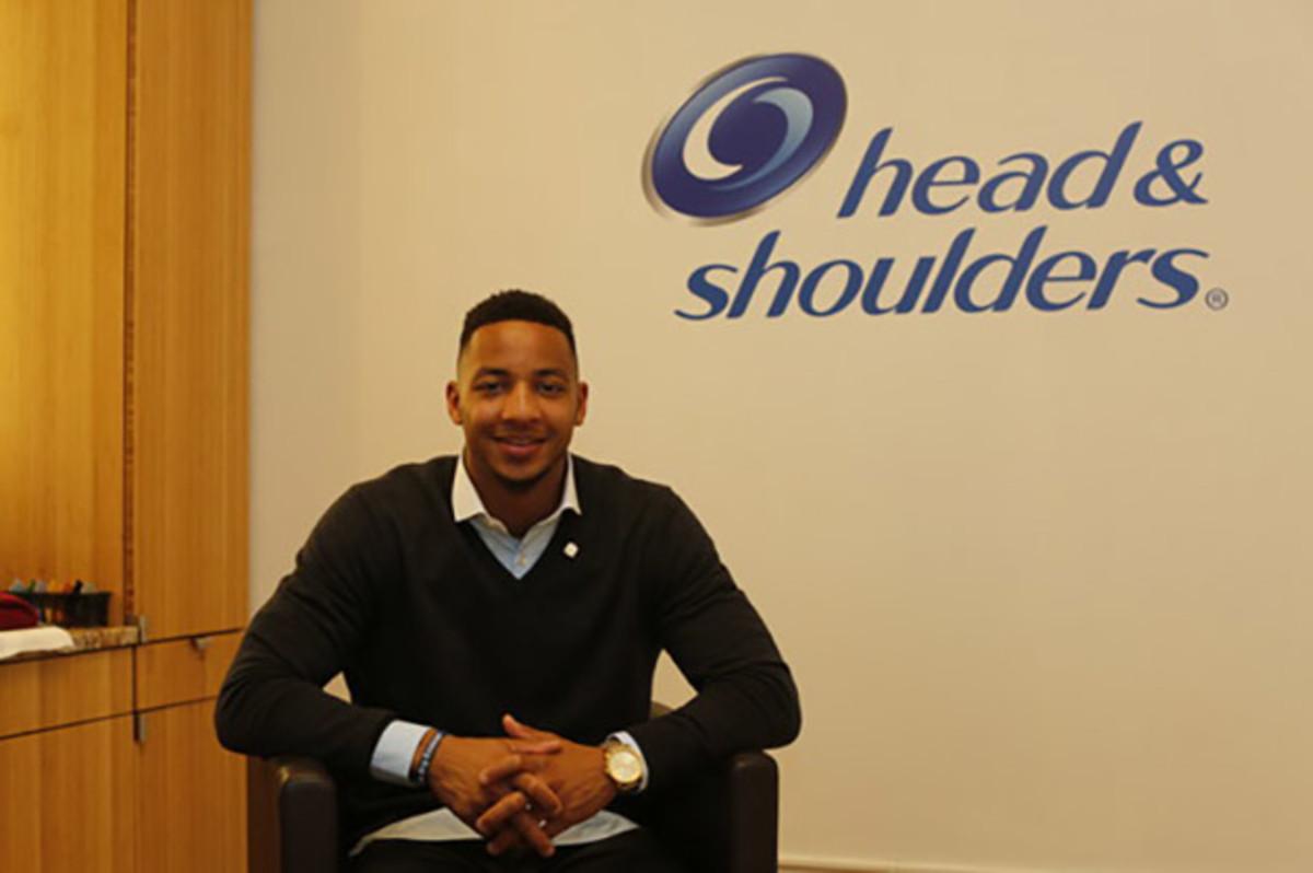 ask-men-laquon-treadwell-head-shoulders.jpg