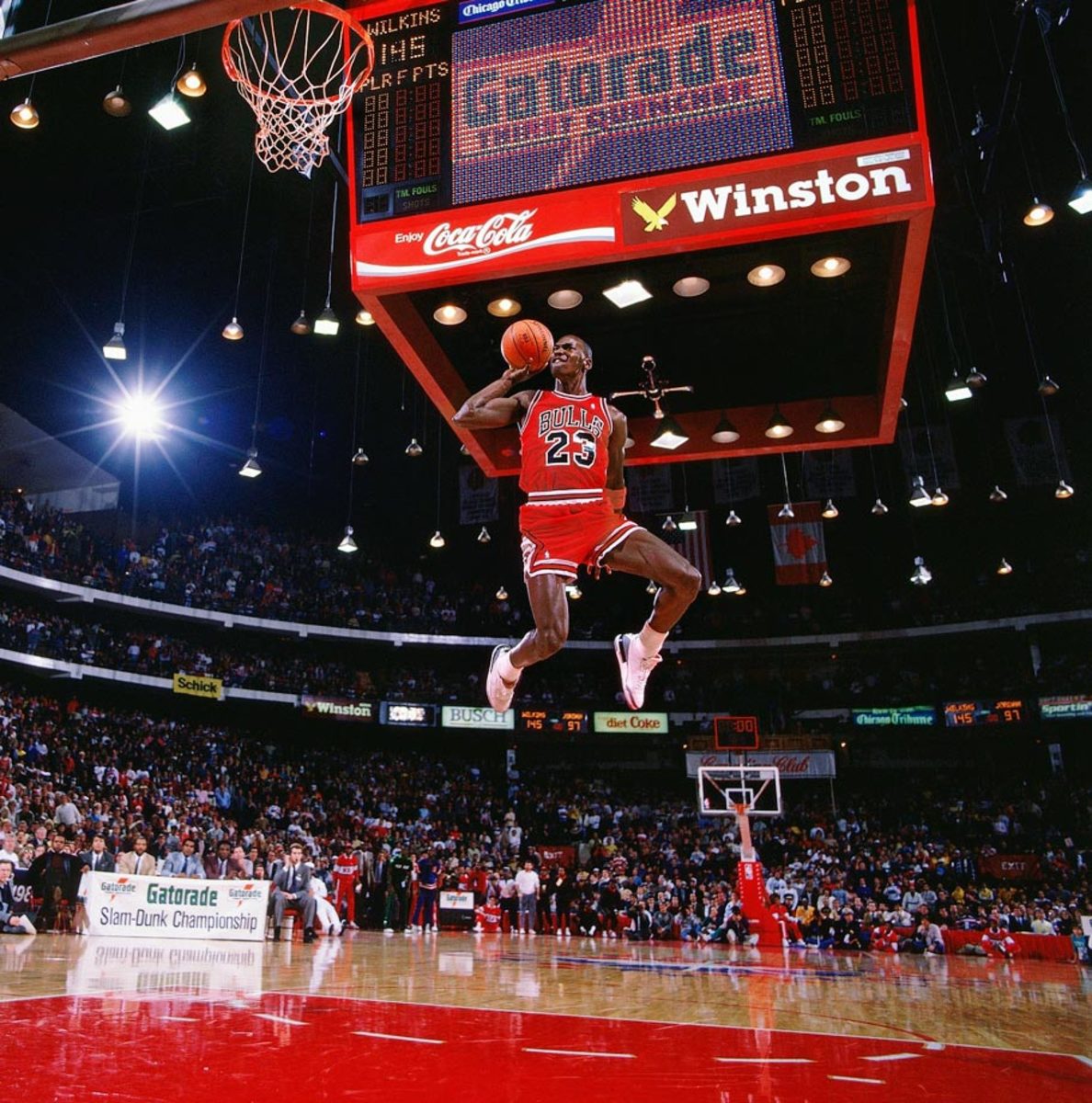 23-Michael-Jordan-001238167.jpg