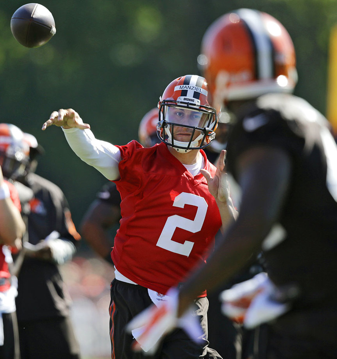 Cleveland-Browns-Johnny-Manziel-Malcolm-Johnson.jpg