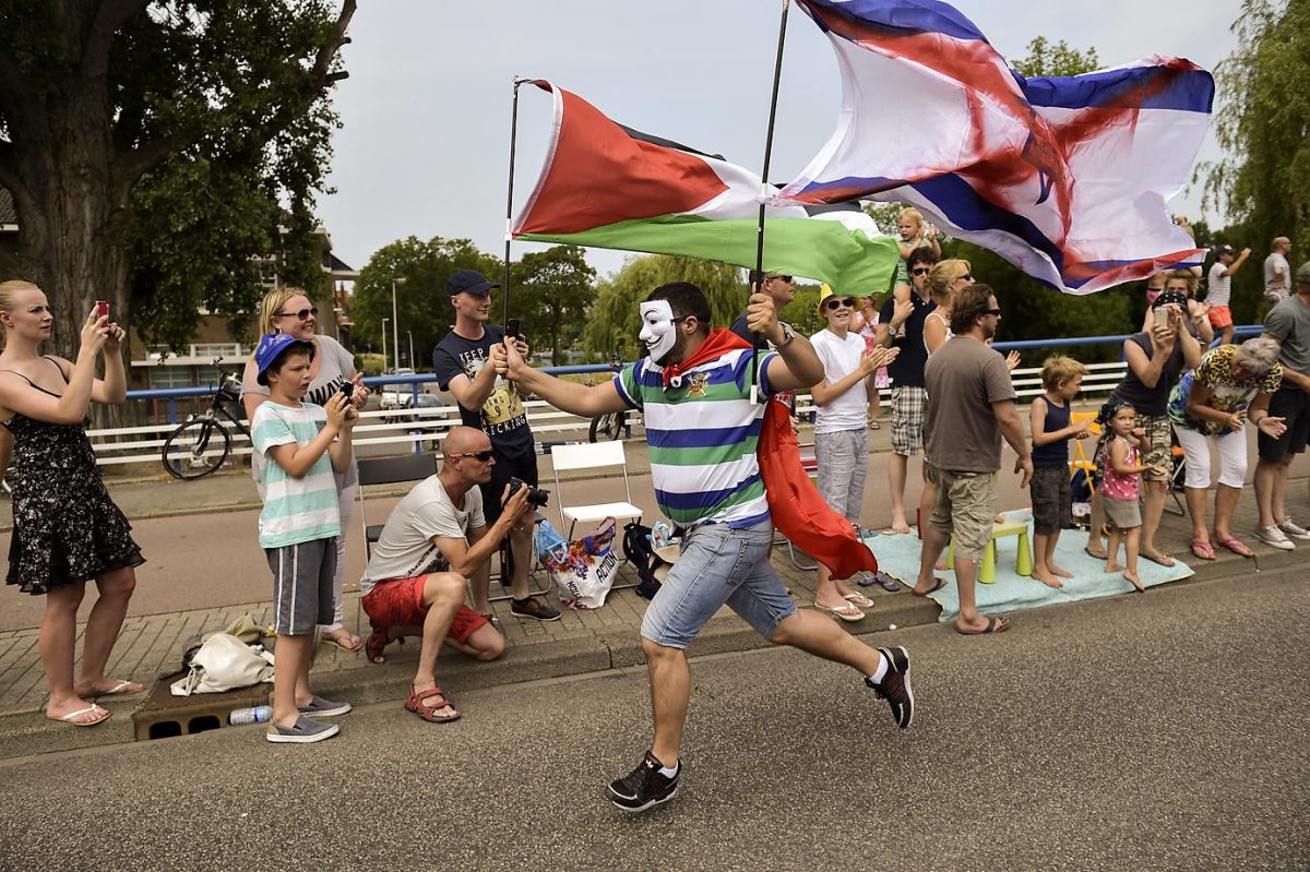 tour-de-france-fans-479543500_master-copy.jpg
