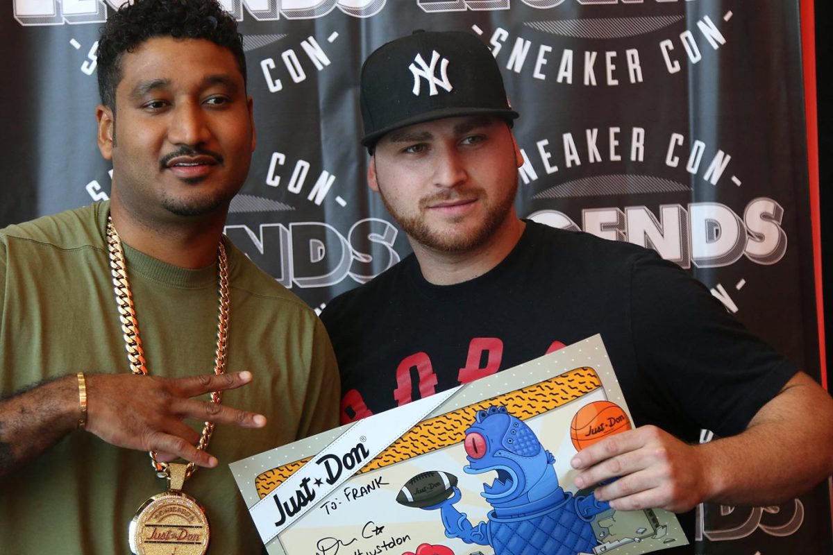 sneaker-con-X159819_TK1_405.jpg