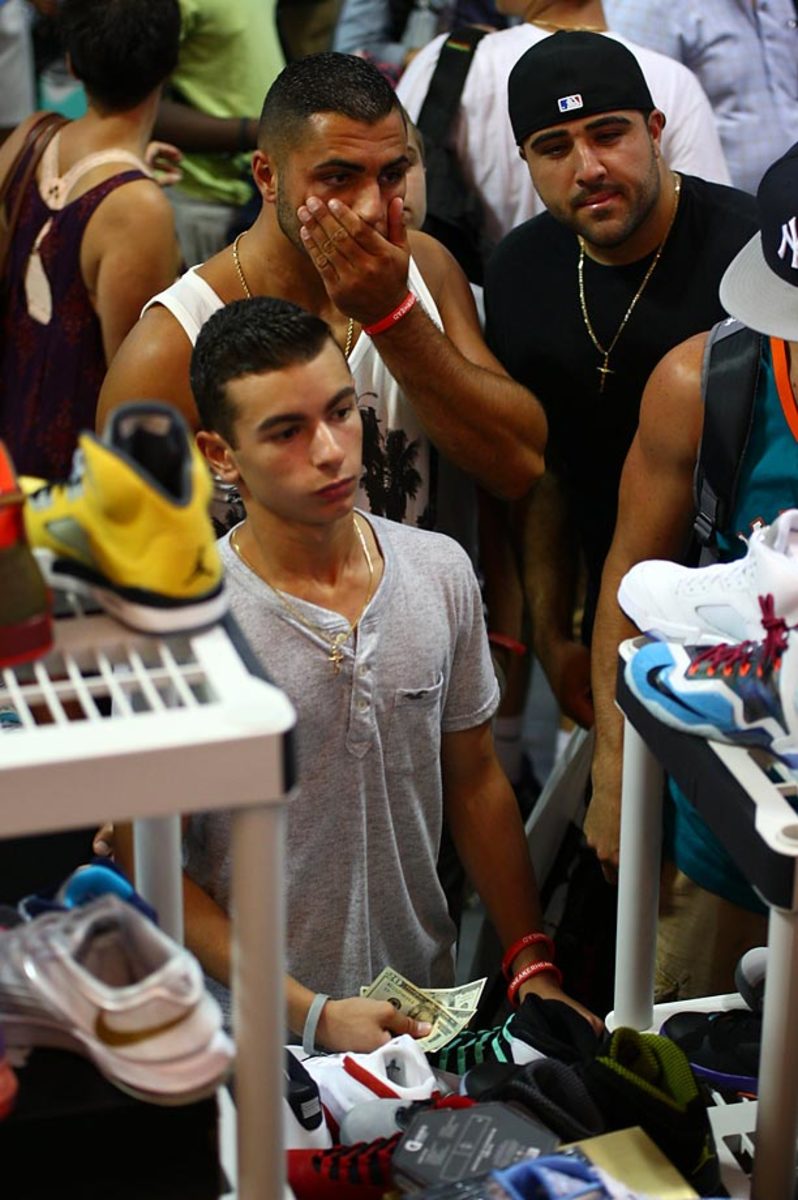 sneaker-con-X159819_TK1_165.jpg