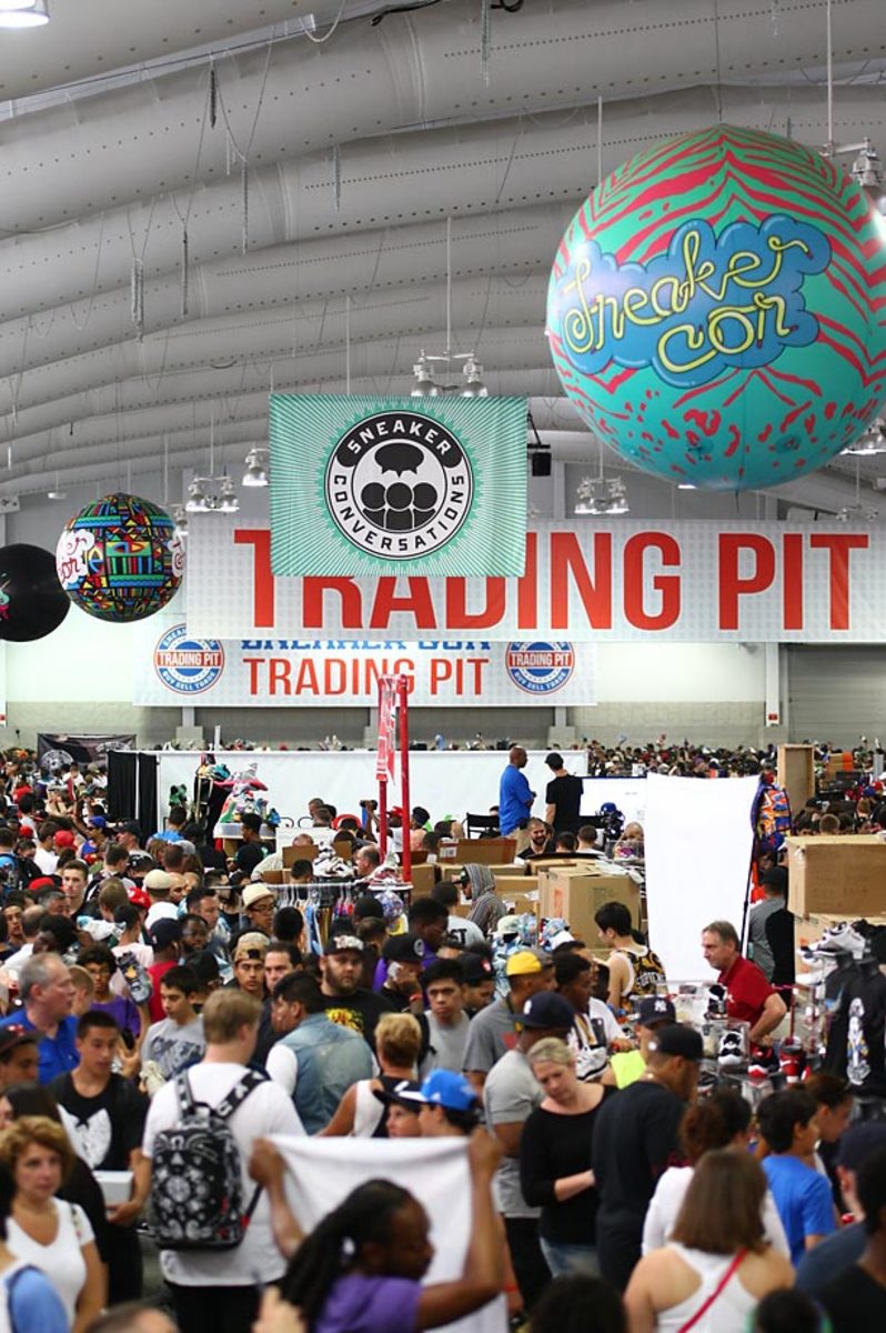 sneaker-con-X159819_TK1_135.jpg
