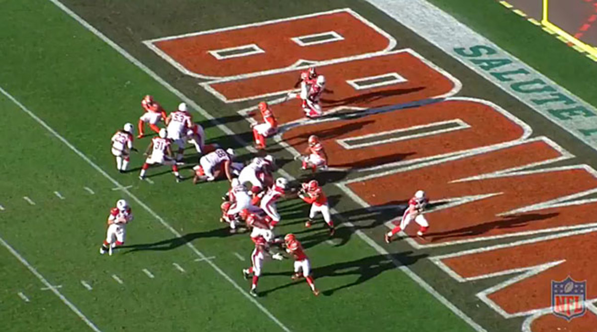On 3rd-and-1, the Browns ’backers all bit on play action, leaving Niklas wide open for the touchdown pass from Palmer.