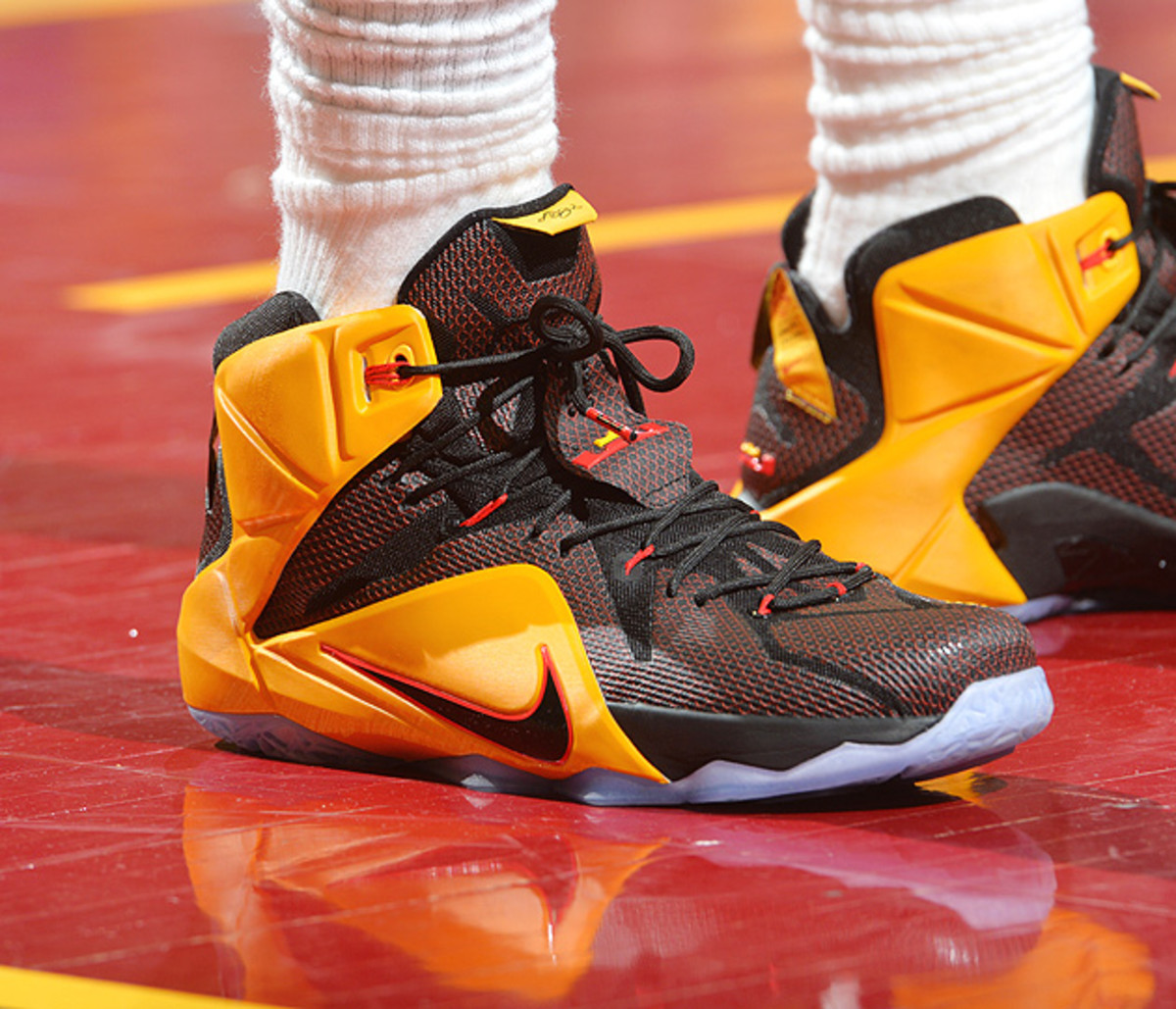 lebron-james-cavaliers-warriors-2015-nba-finals-signature-shoe.jpg