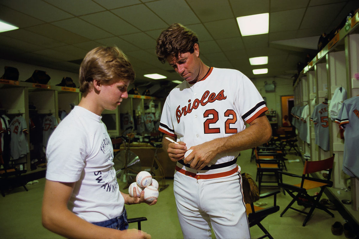 1983-0731-Jim-Palmer-bat-boy-John-Klaus-015323561.jpg