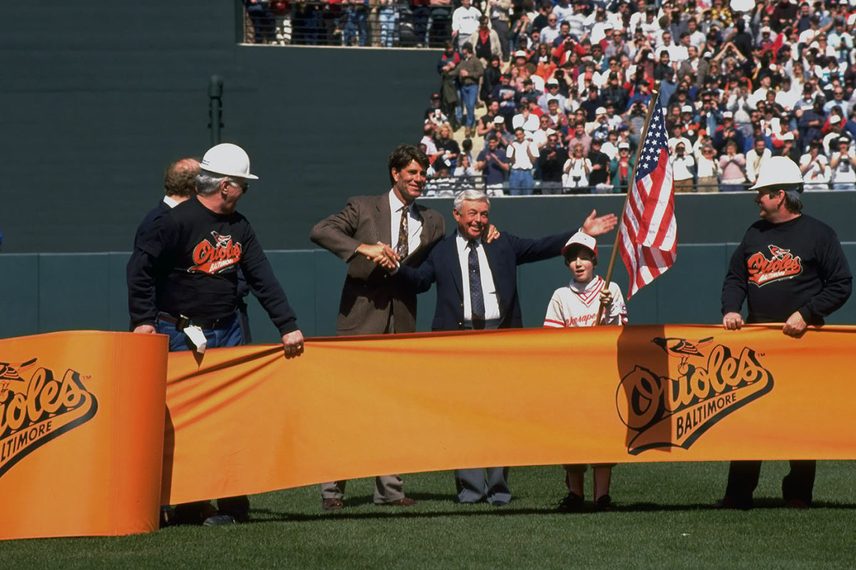 1992-0403-Jim-Palmer-Earl-Weaver-05094133.jpg