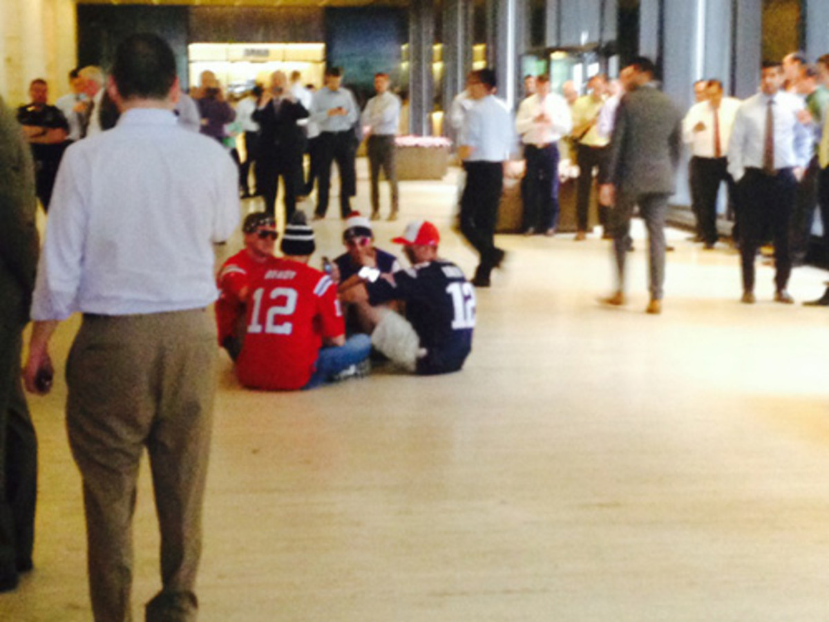 patriots-nfl-protesters.jpg