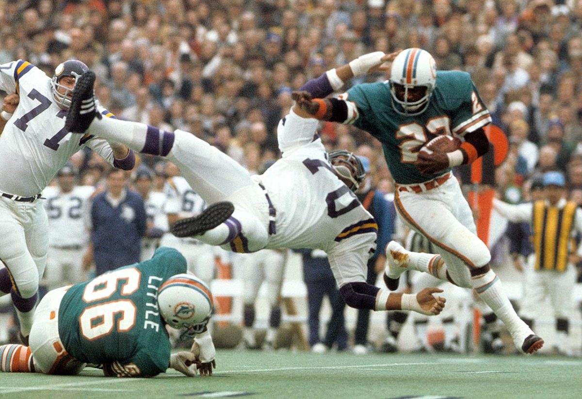 1974-Super-Bowl-VIII-Mercury-Morris-Jim-Marshall-017041319_0.jpg