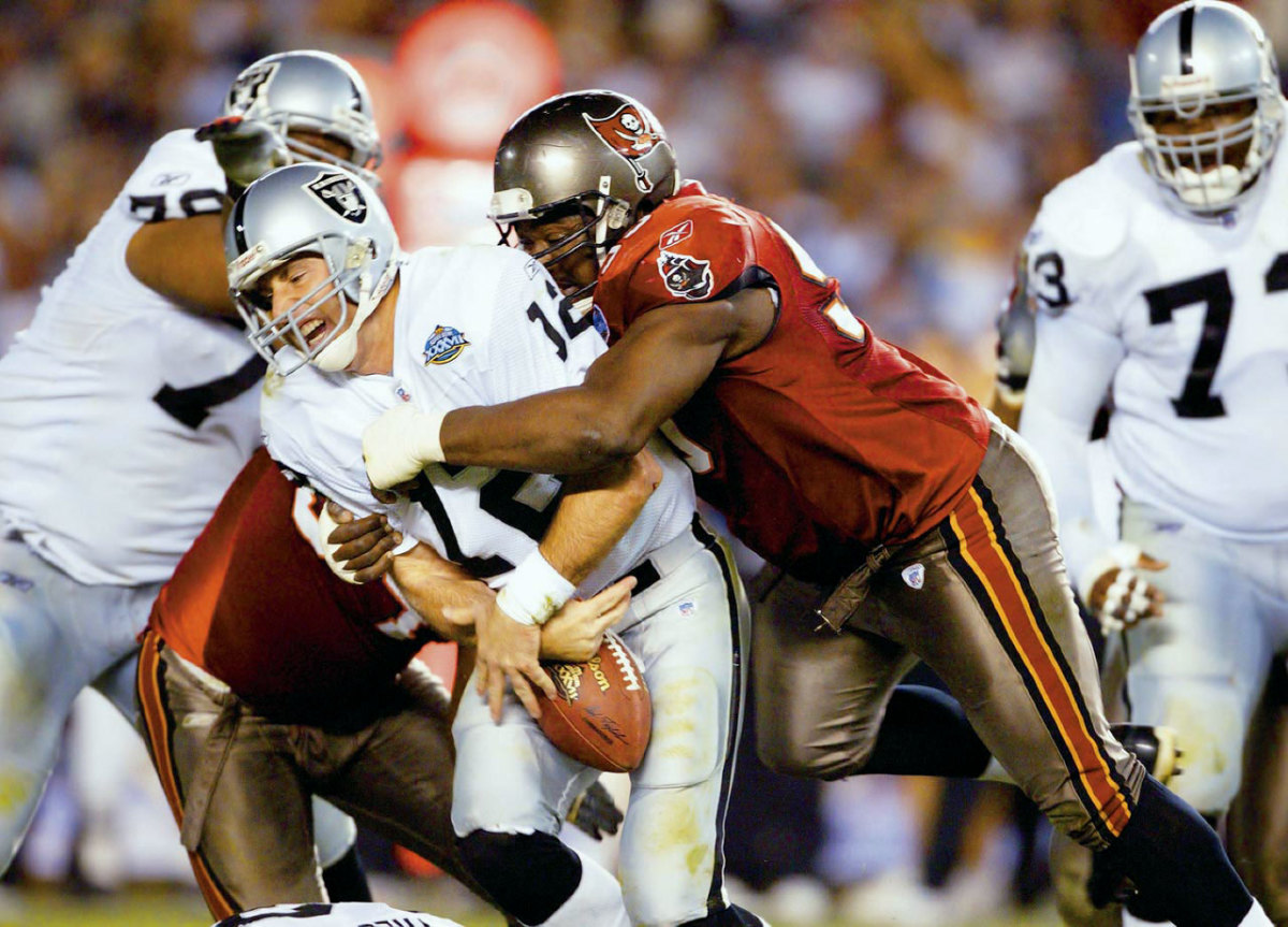 2003-0126-Super-Bowl-XXXVII-Warren-Sapp-Rich-Gannon-006242379.jpg